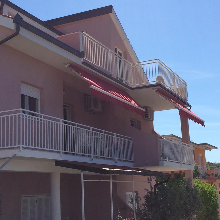 Apartments Pisac Ražanj Стая снимка